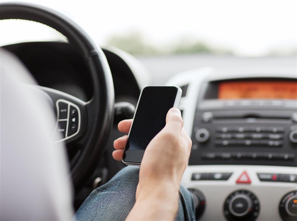 Should Texting And Driving Be A Criminal Offence?